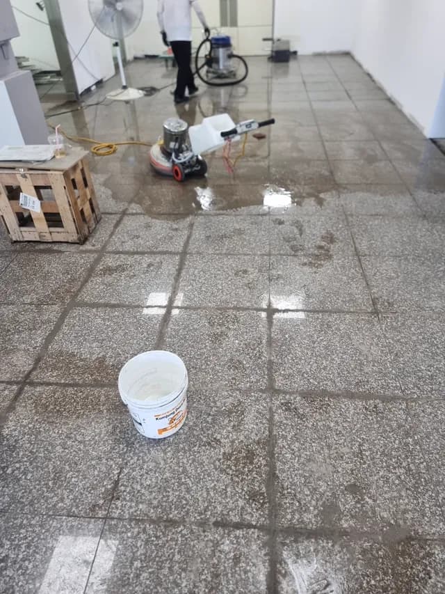 부천 바닥 그을음 청소 시공 전