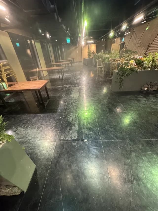 강남 가라오케 바닥왁스코팅 시공 전