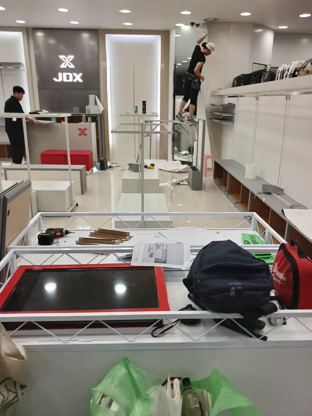 JDX 현대아울렛 동대문점 청소 시공 전
