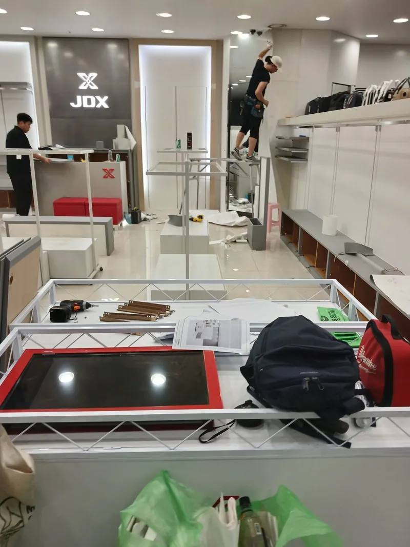 JDX 현대아울렛 동대문점 청소 시공 전