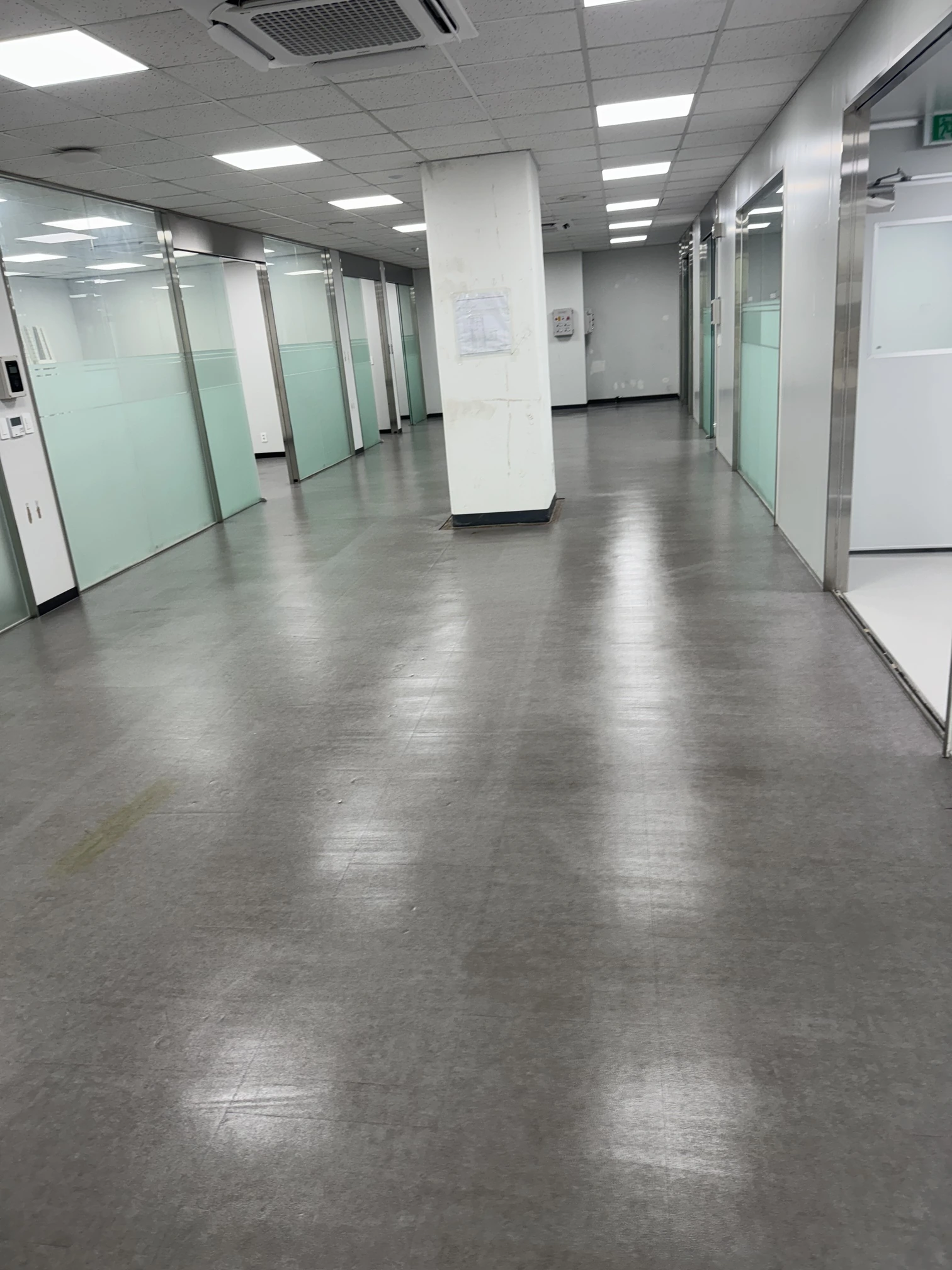 바닥 테이프·특수 오염 제거 사진