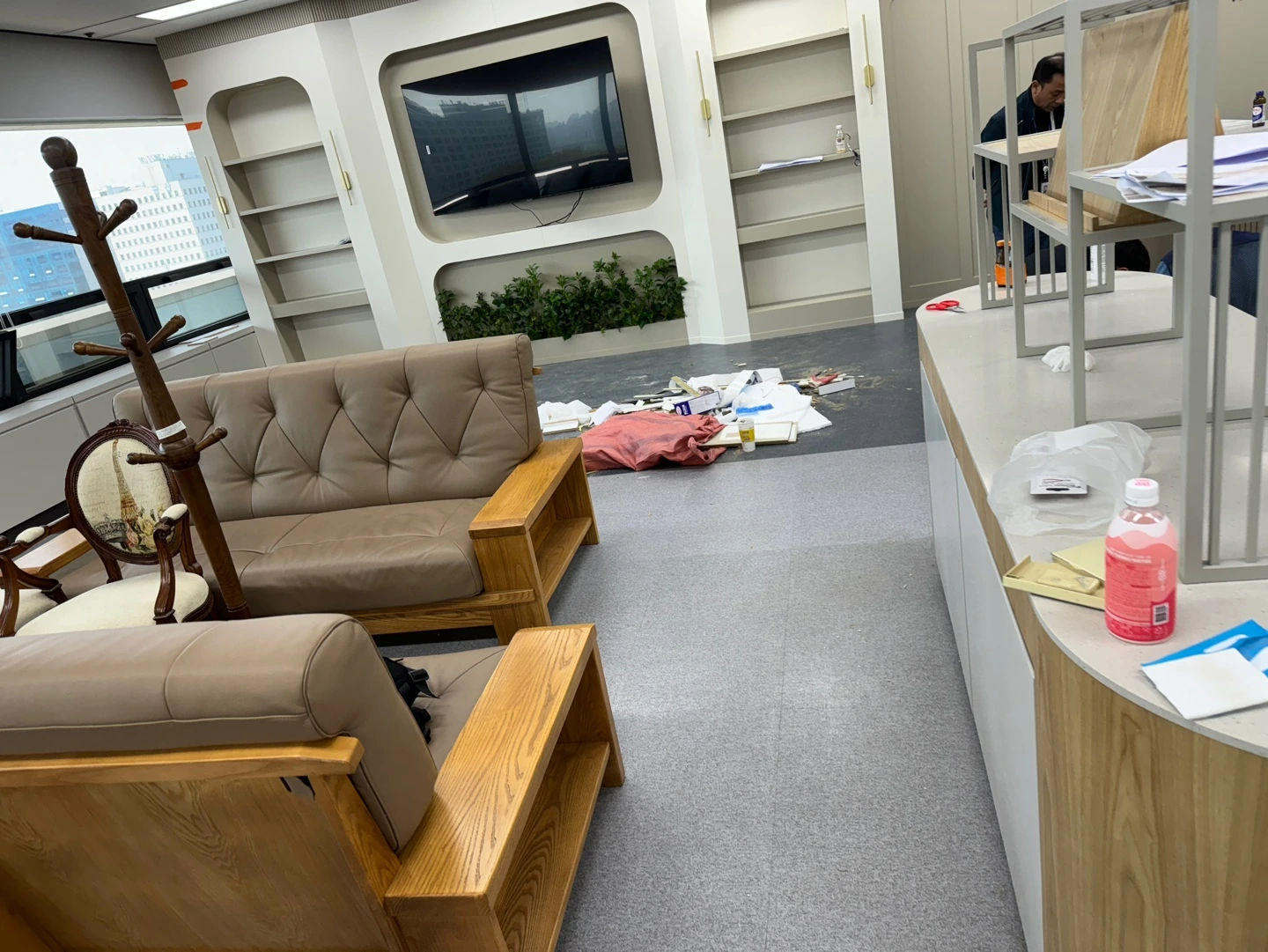 사무공간과 회의실 실제 현장 사진 2