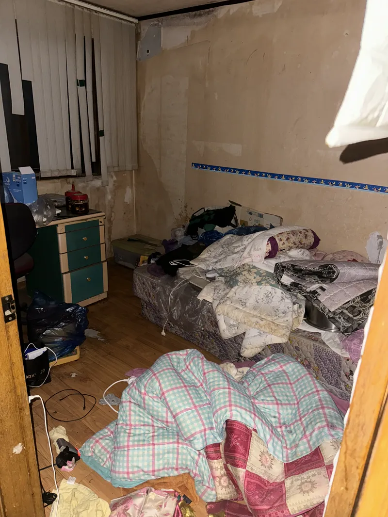 유품 확인과 분류 실제 현장 사진 1