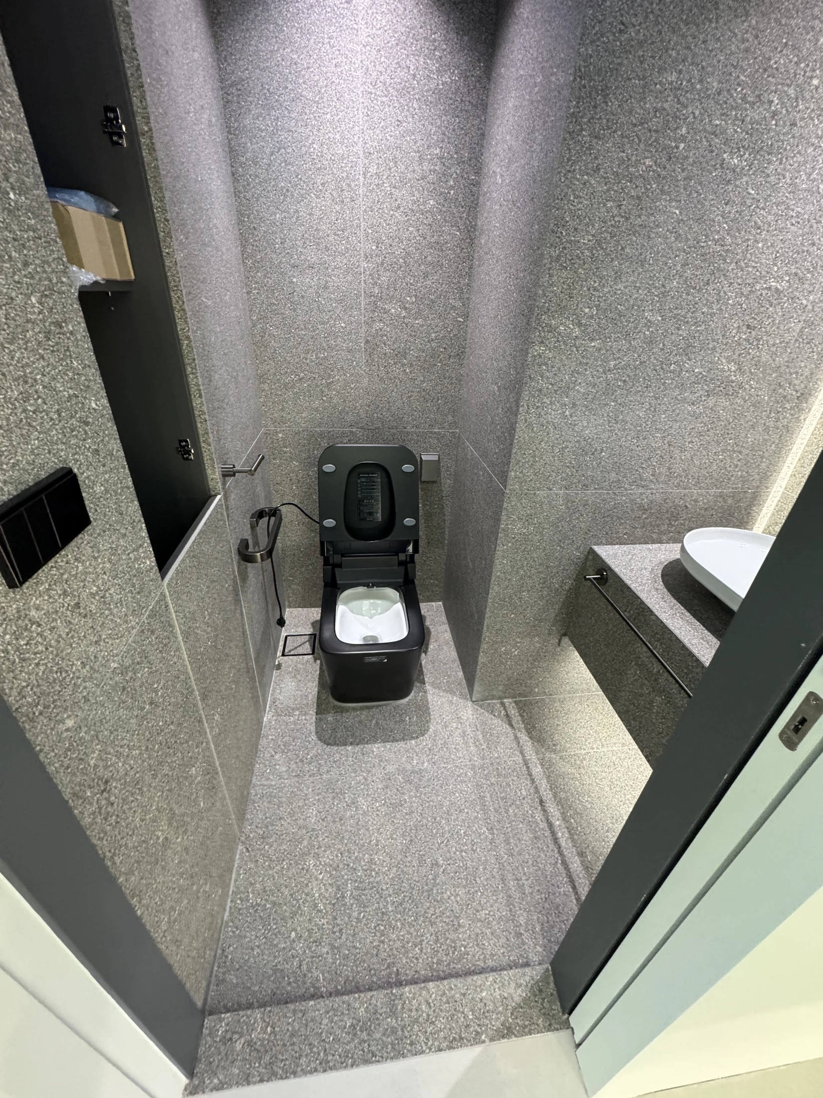욕실과 배수구 주변 실제 현장 사진 2