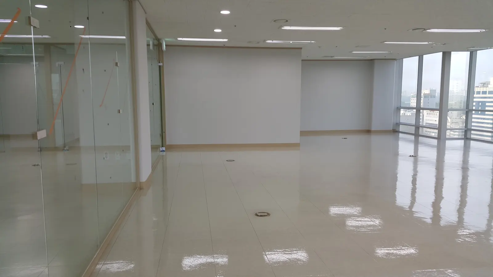 성남 지식산업센터 100평 바닥왁스코팅 완료 전경