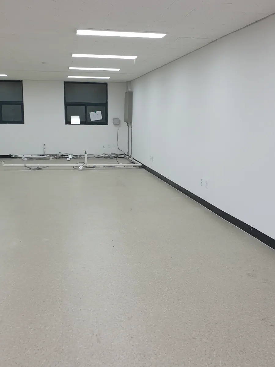 안양 만안구 명학역 인근 상가 청소 전, 비어 있는 매장 내부