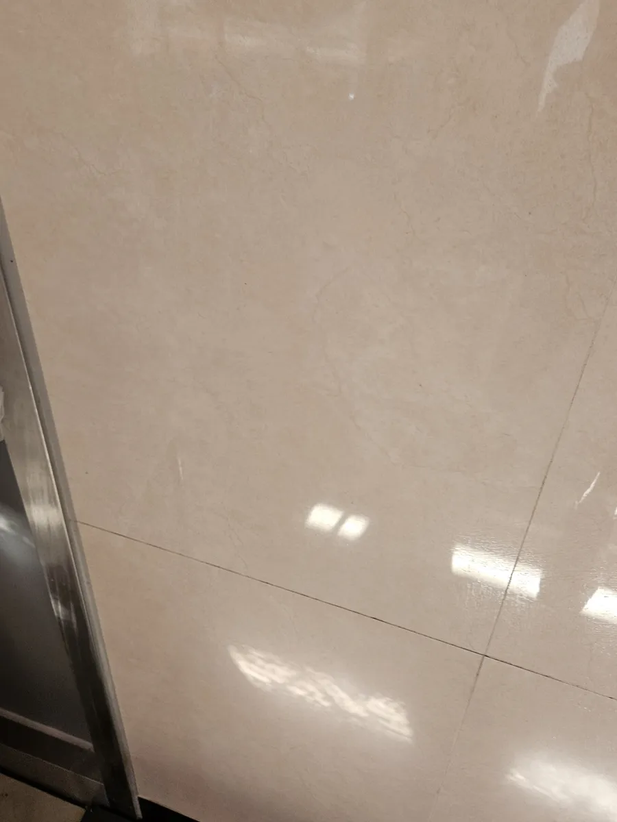 김포 음식점 주방 화재청소 작업 후, 닦아낸 벽면