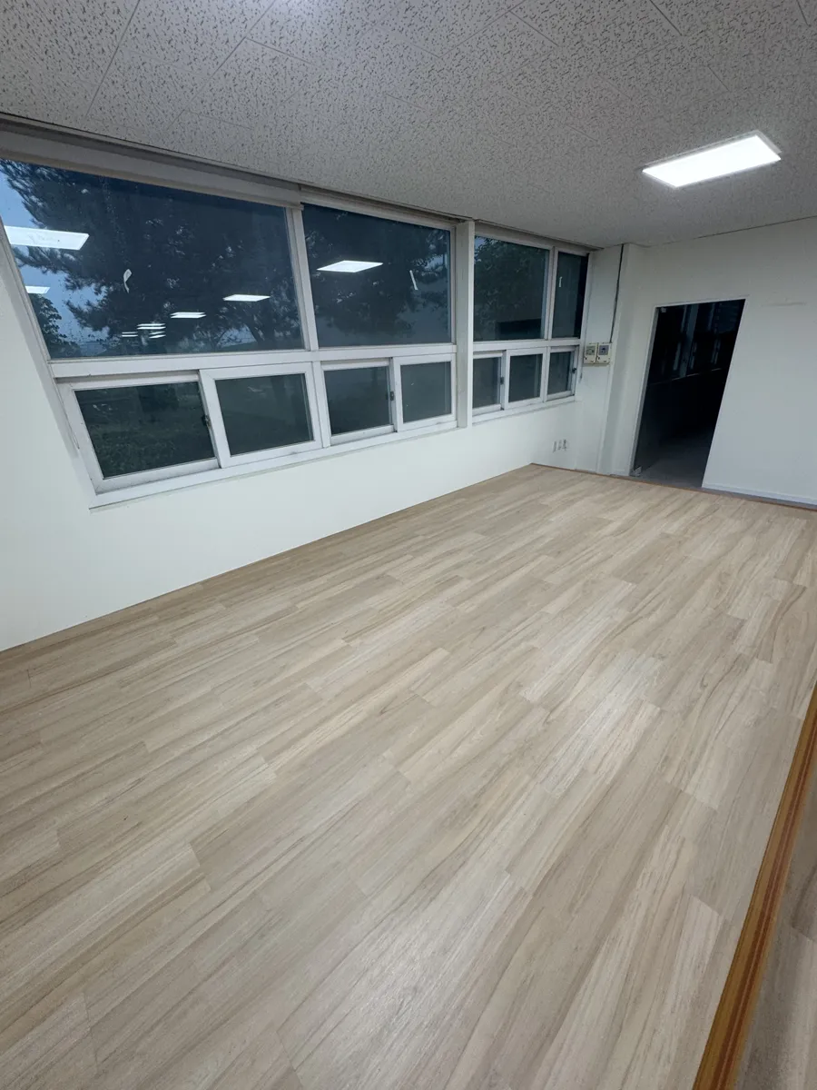 화성 사무실·기숙사 사무실청소 작업 후, 방 바닥