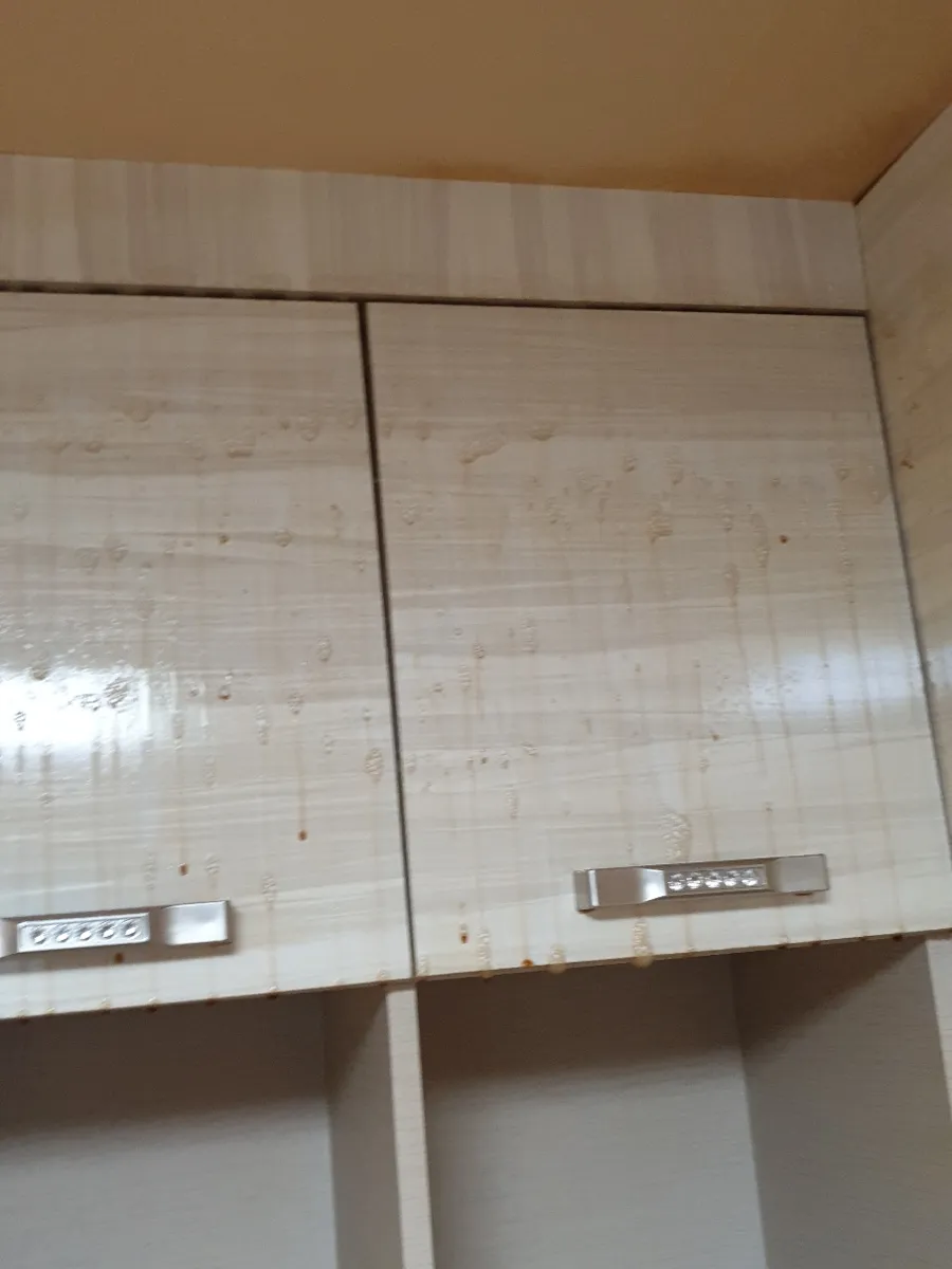 고양 일산 원룸 냄새·악취 제거 작업 전, 담뱃진이 밴 상부장