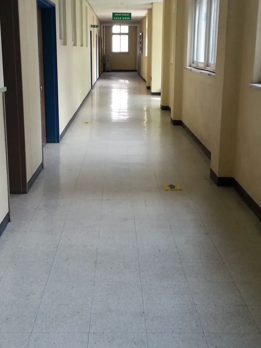 인천 미추홀구 학교 바닥왁스코팅 · 작업 전