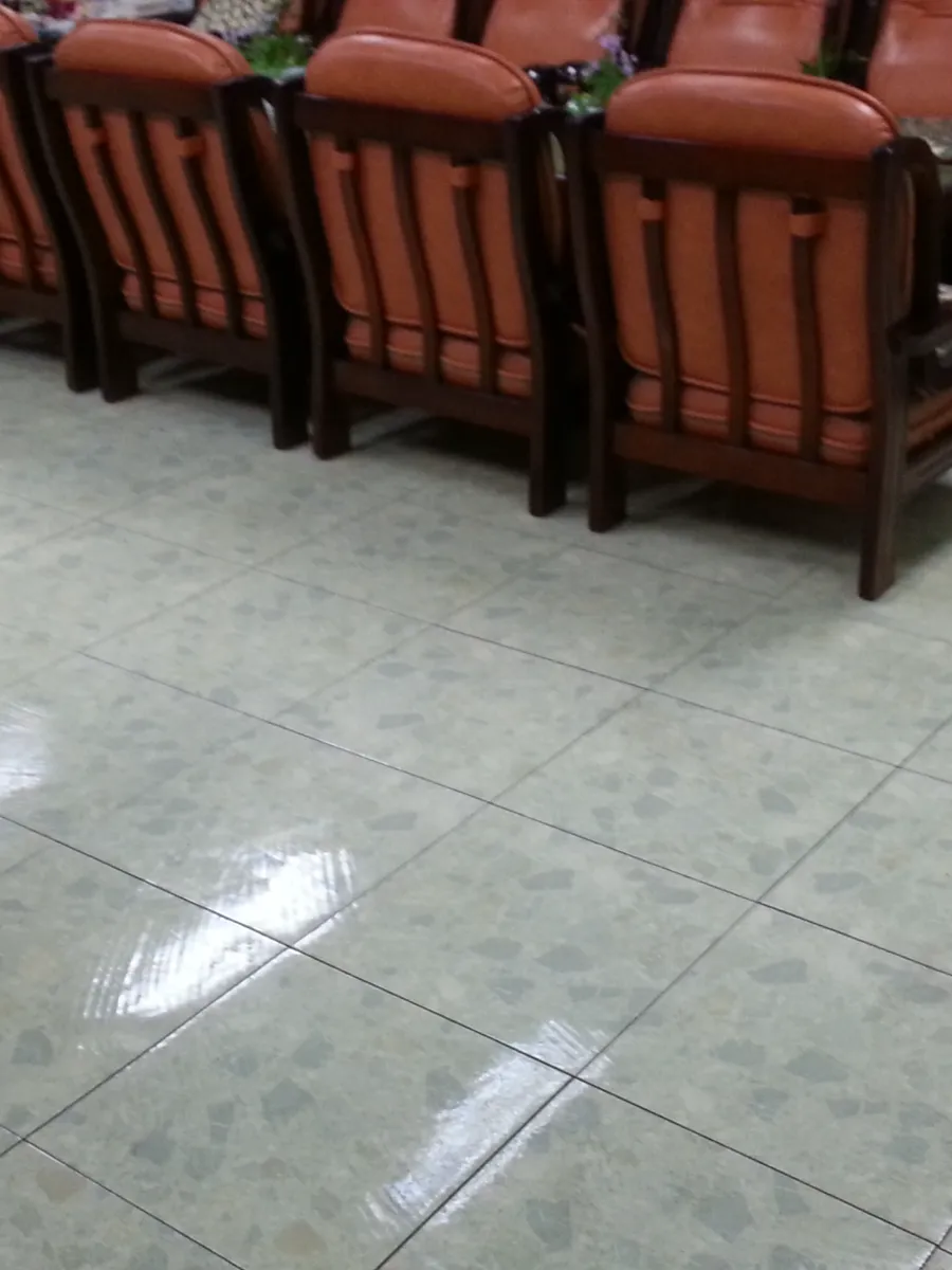 인천 미추홀구 학교 바닥왁스코팅 작업 후, 광택이 올라온 강당 바닥