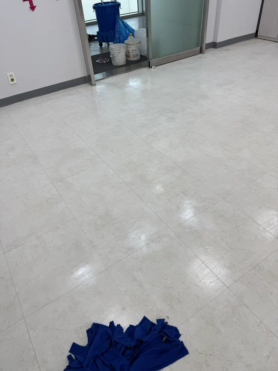 수원 영통 사무실 바닥왁스코팅 · 코팅 후