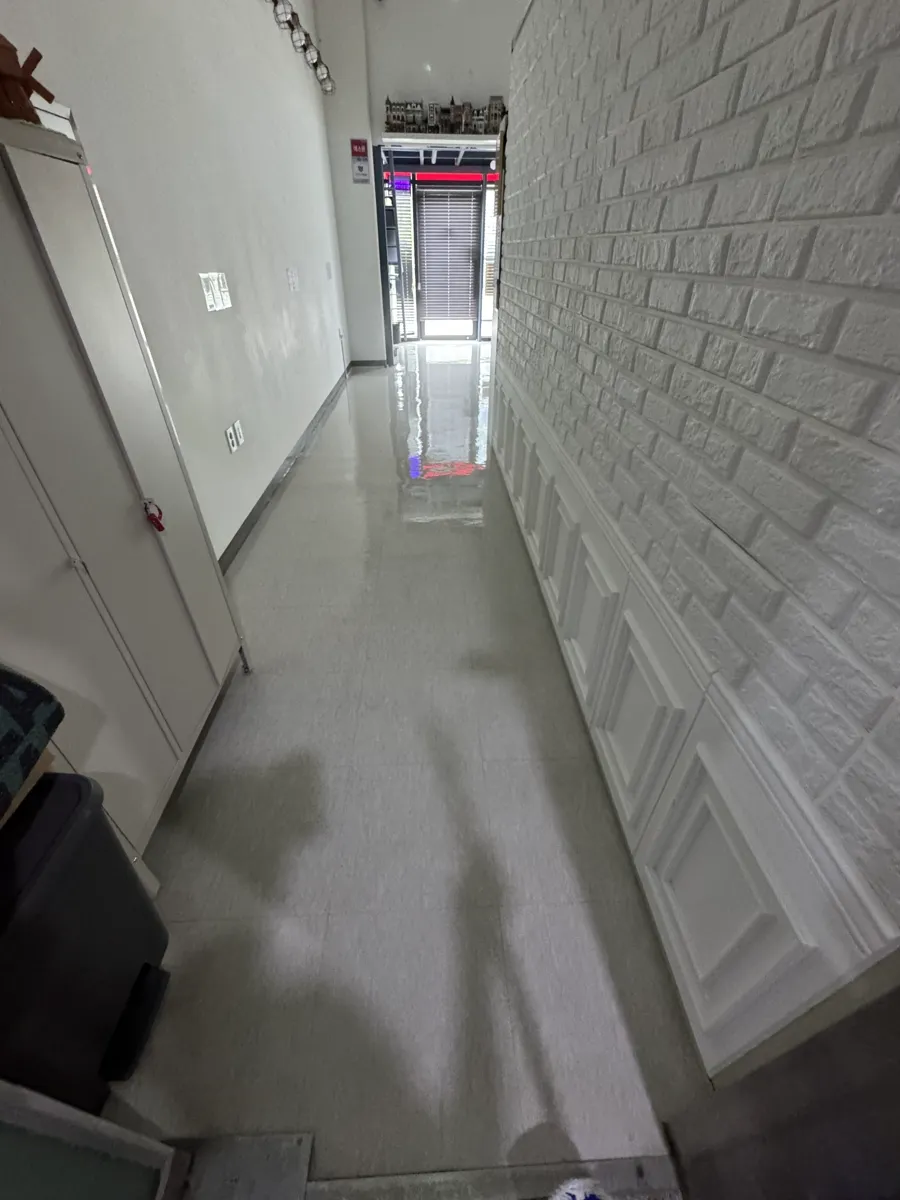 의왕 내손동 음식점 바닥왁스코팅 · 작업 후